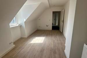 Charmante Dachgeschosswohnung mit Wohlfühl-Bad – ideal für Azubis & Studierende in Bochum-Grumme – Uhlandstraße 8, 44791 Gleisdreieck, Bochum – Vorschaubild 2