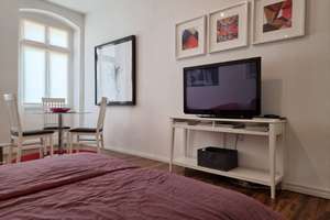 FREI WERDENDE 2-ZI ALTBAU WOHNUNG IM 2.OG IN SAMARITERVIERTEL IN FRIEDRICHSHAIN! – Die vollständige Adresse der Immobilie erhältst du vom Anbieter., 10247 Friedrichshain, Berlin – Vorschaubild 2