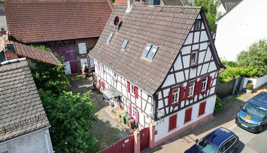 Bild von Historisches Fachwerkidyll mit Innenhof und Scheune – eine Ruheoase im Herzen von Bischofsheim