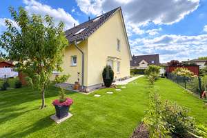 Gepflegte Doppelhaushälfte mit sonnigem Garten und großzügigem Wohnerlebnis
