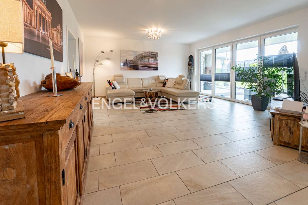 Immobilie in Esterwegen - Familientraum auf zwei Ebenen – Großzügiger Bungalow mit Dachausbau und Garten - Bild 0