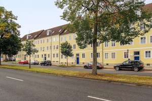 Helle Erdgeschosswohnung mit Tageslichtbad und Dusche // EG links