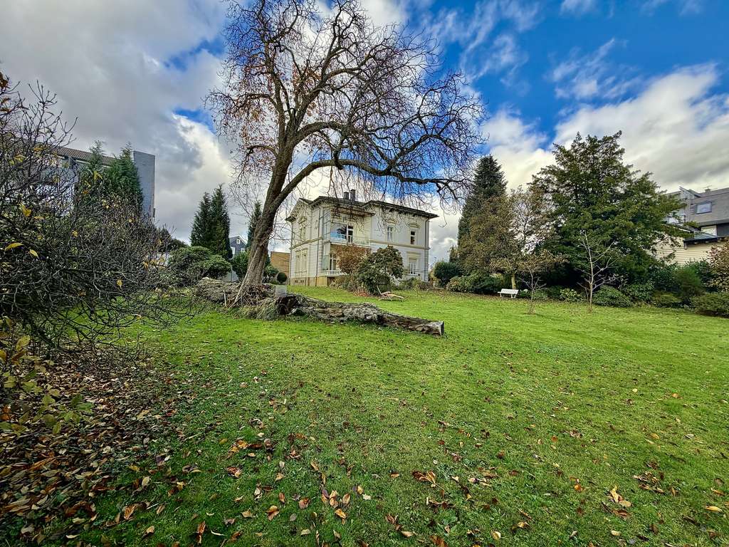 Immobilie in Wermelskirchen - WUNDERSCHÖNE DENMALSCHUTZVILLA MIT  567 m² Wohn/ Nfl. im Herzen von Wermelskirchen - Bild 0