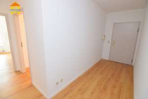 *frisch renoviert* riesiger Balkon, Fahrstuhl, schickes Bad und Tiefgarage – Fürstenstraße 141, 9130 Yorckgebiet, Chemnitz – Vorschaubild 5