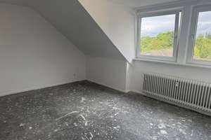 NUR MIT WBS FÜR 2 PERSON - helle 3-Zimmer-Dachgeschosswohnung