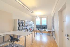 Traumhafte 5 Zimmer Villenetage -viele elegante Details, großer Balkon, Einzelgarage, Panoramablick – Die vollständige Adresse der Immobilie erhältst du vom Anbieter., 70190 Ostheim, Stuttgart – Vorschaubild 14