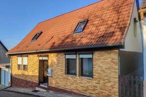 Modernisiertes 4-Zi.-Zuhause mit Hanggrundstück, Bergkeller, Garage und Freistellplatz – Die vollständige Adresse der Immobilie erhältst du vom Anbieter., 6333 Hettstedt – Vorschaubild 1