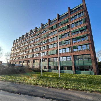 Modernisiertes Solitärgebäude | Stellplätze | komfortable Anbindung | hauseigene Kantine