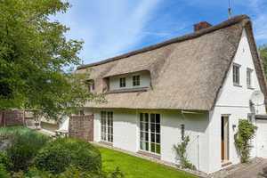 Exklusives Reetdachhaus mit drei stilvollen Ferienwohnungen in ruhiger Lage von 
St. Peter-Ording – Nordfriesland (Kreis) – Vorschaubild 2