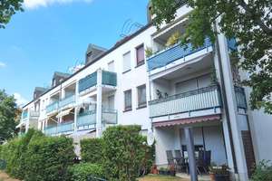 GEMÜTLICHE WOHNUNG IN RUHIGER LAGE - MIT SONNIGER LOGGIA UND ZWEI TG-STELLPLÄTZEN! – Die vollständige Adresse der Immobilie erhältst du vom Anbieter., 1237 Seidnitz/Dobritz, Dresden – Vorschaubild 1