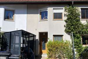 Möbliertes Reihenmittelhaus mit 5 Zimmern in Top-Lage