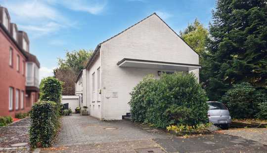 Bild von Charmantes Einfamilienhaus mit kleiner Praxisfläche und besonderer Architektur in Delmenhorst