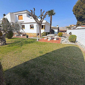 Schönes und gepflegtes Haus in ruhiger Wohngegend in Sant Jaume dels Domenys