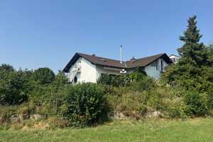 FELDRANDLAGE! Großes Einfamilienhaus mit viel Potenzial und großem Garten! – Main-Kinzig-Kreis – Vorschaubild 1