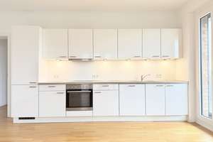 Entspannt Wohnen! Ihre neue 3-Zi-Erdgeschoss-Wohnung mit 2 Terrassen und Einbauküche! – Karlsbader Platz 16, 65197 Rheingauviertel / Hollerborn, Wiesbaden – Vorschaubild 2