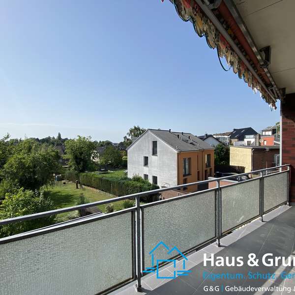 *** frisch renovierte 3-Zimmer-Wohnung - Echtholzparkett - Süd/West Balkon - Naturgarten ***