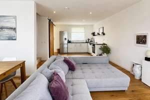 **INNINGEN** Exklusive Reihenmittelhausartige 3,5 ZwKB in ehemaliger Scheune – Hornissenweg 11, 86199 Inningen, Augsburg – Vorschaubild 5