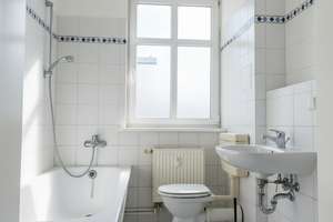 Charmante Wohnung mit viel Potential – Köpenicker Straße 79, 10179 Mitte (Ortsteil), Berlin – Vorschaubild 5