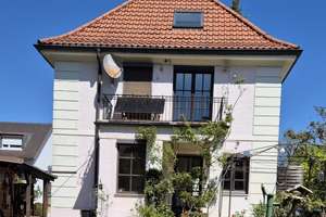 Wohnen mit Charakter: Großzügiges Haus in Berg am Laim