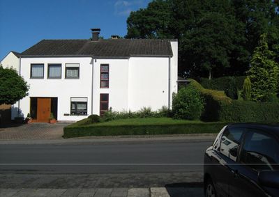 Grüne Oase zentrumsnah - Einfamilienhaus mit Einliegerwohnung und Glasfaseranschluß in Bitburg