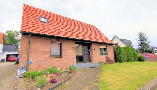 Bild von Geräumiges EFH mit ELW, Terrasse, Balkon, kleinem Garten und Garage in ruhiger Lage