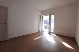 3-room apartment in a period building with a sunny balcony – viewings by appointment, including week – Die vollständige Adresse der Immobilie erhältst du vom Anbieter., 10243 Friedrichshain, Berlin – Vorschaubild 4