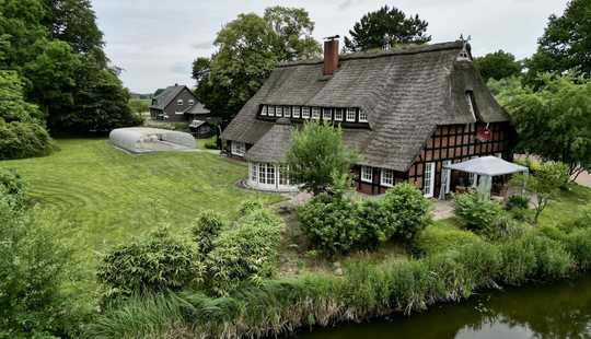 Bild von Einzigartige, reetgedeckte Landhausvilla mit parkähnlichem Grundstück - Privatsphäre und Exklusivitä