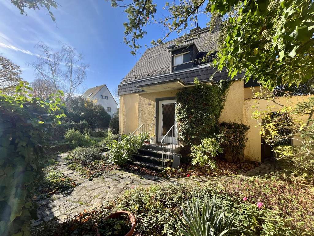 Zukunftsprojekt:
Großzügiges Areal mit vielseitigen Möglichkeiten
seitlich Biebricher Allee