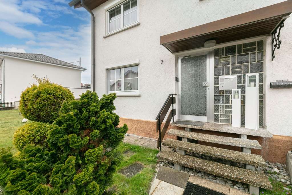 Immobilie in Staig - Ländlicher Charme trifft Möglichkeiten – DHH mit Wintergarten & Ausbaureserve - Bild 4