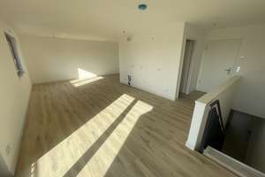 Lichtdurchflutete 4-Zimmer-Maisonettewohnung mit Balkon! – Nahestr. 4, 55118 Neustadt, Mainz – Vorschaubild 2