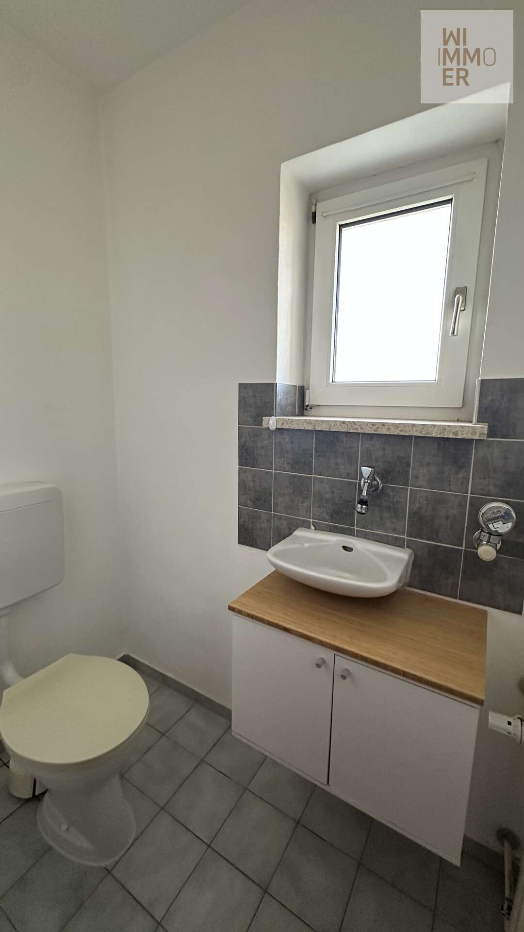 Immobilie in Burgkirchen an der Alz - Geräumige 4-Zimmer-Wohnung in Burgkirchen sucht neuen Eigentümer! - Bild 2