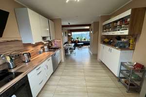 Großzügiges Reihenendhaus mit vermieteter Einliegerwohnung, Garten, Balkon und Kamin – Die vollständige Adresse der Immobilie erhältst du vom Anbieter., 47228 Hochemmerich, Duisburg – Vorschaubild 3