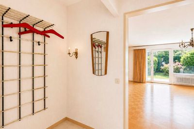 Wertsteigerungspotenzial in gefragter Lage – Haus mit Garten und Terrasse - Sanierungsbedürftig