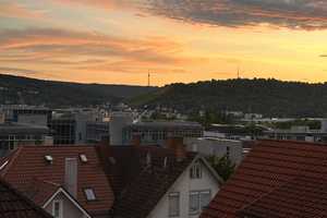 Große & möblierte 1 Zi. DG Wohnung in Stuttgart mit Aussicht – Stuttgart – Vorschaubild 1