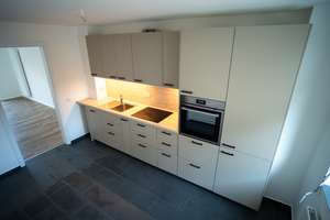 2 Zimmerwohnung mit Küche, Garten, Balkon und separatem Atelierraum