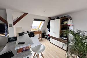 Charmante Dachgeschosswohnung mit  Holzbalken, EBK  & Weitblick über Leipzig – Triftweg 51, 4229 Marienbrunn, Leipzig – Vorschaubild 2