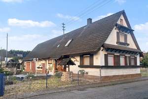 Sanierungsbedürftiges Einfamilienhaus mit Ausbaupotential, Hof und Garten in Rastatt-Wintersdorf