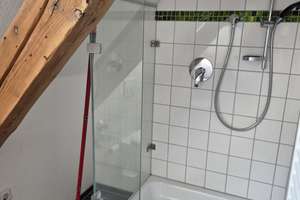 WG-Zimmer in frisch renovierter Dachgeschosswohnung zu vermieten – ab sofort verfügbar – Die vollständige Adresse der Immobilie erhältst du vom Anbieter., 76133 Nordstadt, Karlsruhe – Vorschaubild 2
