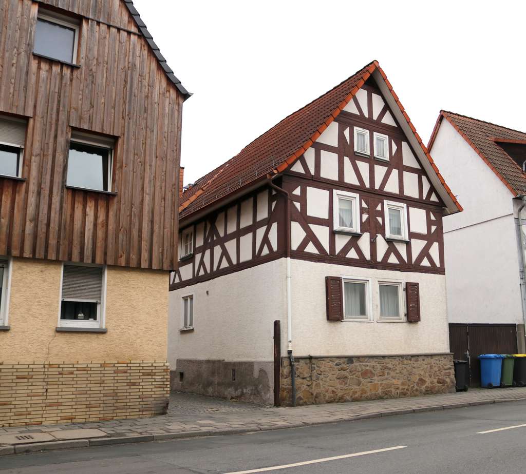 Immobilie in Heuchelheim - Gelegenheit: Schöne Hofreite in Heuchelheim mit Hof, Garage und Garten - Bild 1