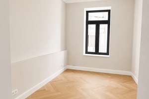 ALTBAU, ABER ANDERS – 4 Zimmer mit Stuck, Kochinsel und Balkon in Pempelfort – Die vollständige Adresse der Immobilie erhältst du vom Anbieter., 40477 Pempelfort, Düsseldorf – Vorschaubild 9