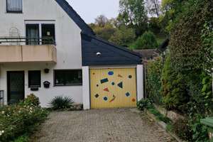 Charmante und gepflegte Doppelhaushälfte am Weinberg – Die vollständige Adresse der Immobilie erhältst du vom Anbieter., 71642 Hoheneck, Ludwigsburg – Vorschaubild 1