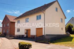 Freistehendes Einfamilienhaus, auf 3 Ebenen mit schön angelegtem Garten und Garage – Die vollständige Adresse der Immobilie erhältst du vom Anbieter., 72336 Balingen – Vorschaubild 1