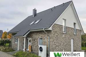 Neubauplanung - Familienhaus im klassischen Stil - Niedrigenergiehaus EH40 mit Wärmepumpe & PV-Anlag – Die vollständige Adresse der Immobilie erhältst du vom Anbieter., 23623 Ahrensbök – Vorschaubild 1