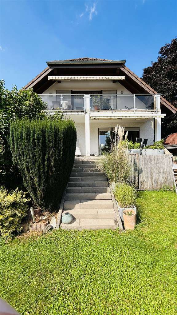 Einmalige Gelegenheit! Erdgeschosswohnung mit Garten, Terrasse, Garage und zusätzlichen Räumen