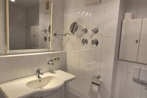 Helle und ruhige 1-Zimmer Wohnung mit großem Balkon, möbliert, neue EBK in top Lage Altbogenhausen – Die vollständige Adresse der Immobilie erhältst du vom Anbieter., 81675 Altbogenhausen, München – Vorschaubild 10