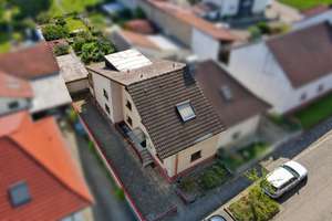 Doppelhaushälfte als Ein- oder Zweifamilienhaus mit Garage und sonnigem Garten