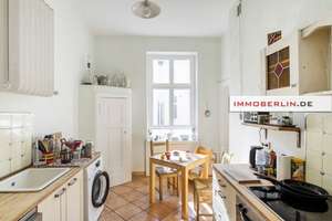 IMMOBERLIN.DE - Toplage mit Wasserblick: Großzügige Stuck-Altbauwohnung mit Balkon am Lietzenseepark – Die vollständige Adresse der Immobilie erhältst du vom Anbieter., 14057 Charlottenburg, Berlin – Vorschaubild 5