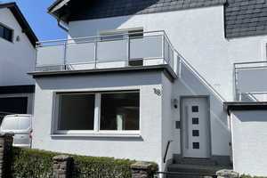 Renovierte Doppelhaushälfte Zentrum; Glasfaser, Garten, Carport und separate Garage – Korbstraße 18, 51789 Oberbergischer Kreis – Vorschaubild 1