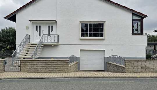 Bild von Ihr neues Zuhause in Klein-Gerau – Haus mit Einliegerwohnung und Wintergarten zum Wohlfühlen