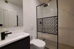 Fully Renovated 2-Room Apartment with a built-in kitchen – Limited 1-Year Lease from 01.09.2025 – Singerstraße 111, 10179 Berlin – Vorschaubild 3